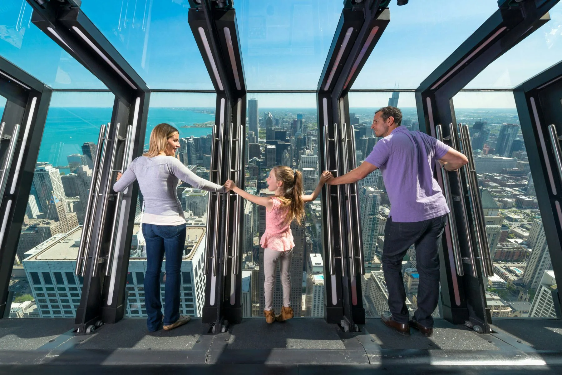1 Night in Chicago + Go City 2 Attraction Pass: Windy City Wonders - Image 4