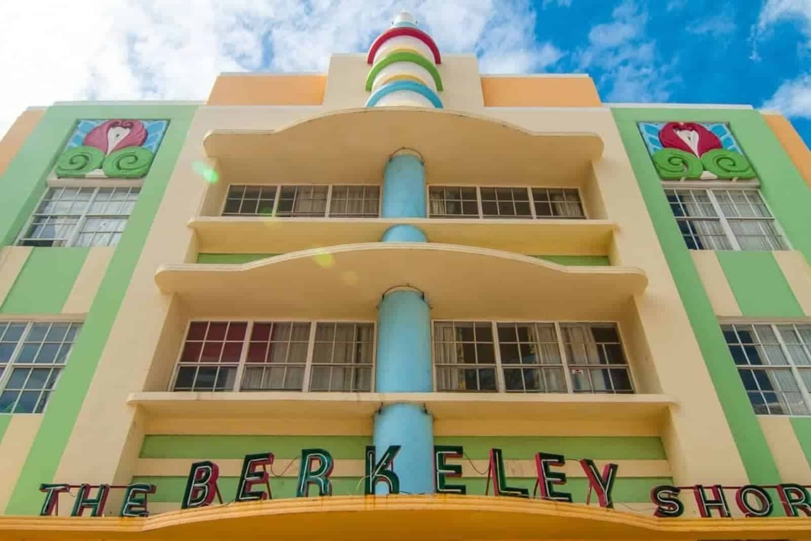 Miami Art Deco Cocktail Tour - Image 4