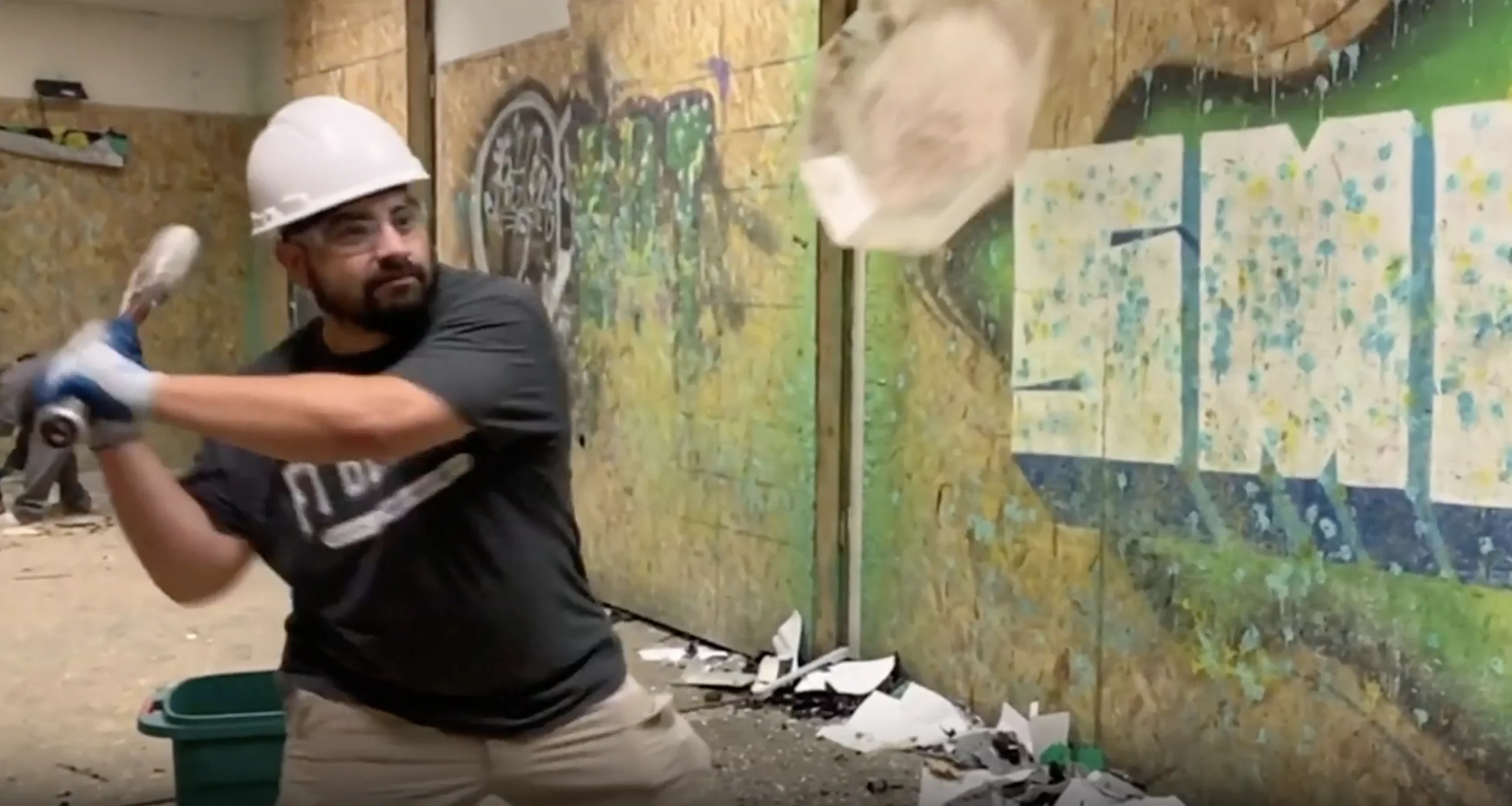 Carmichael Deluxe Rage Room Experience - Image 5
