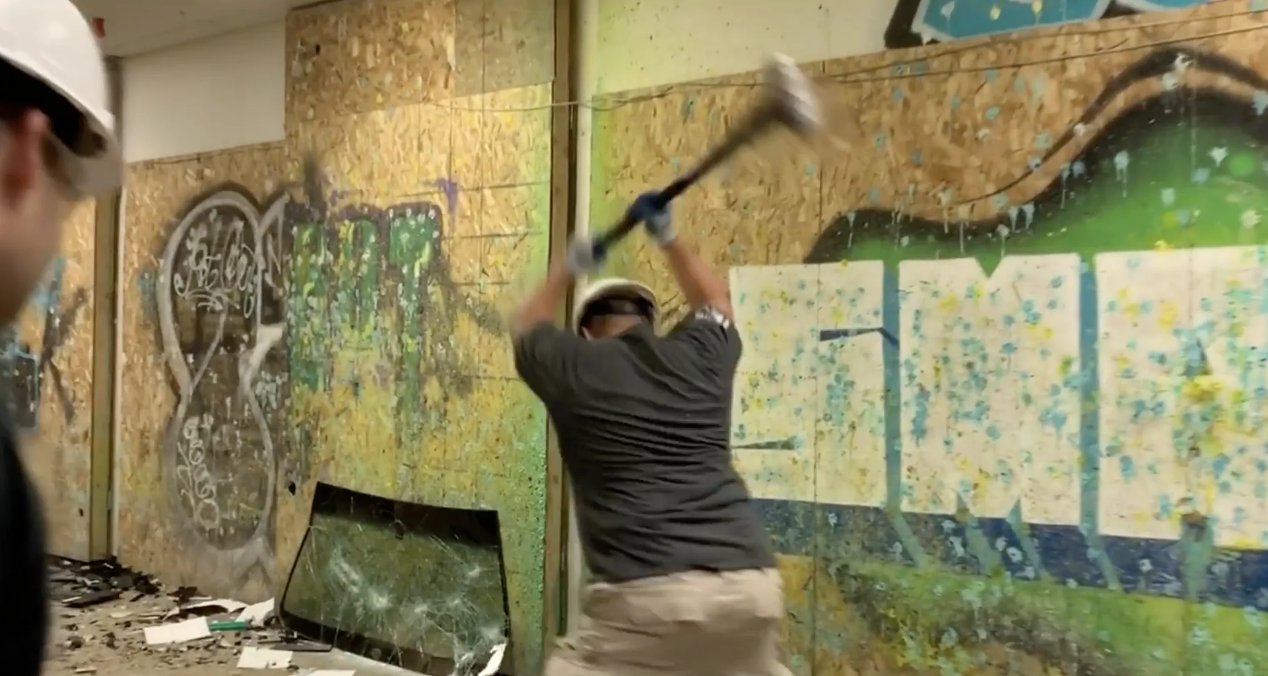 Carmichael Deluxe Rage Room Experience - Image 8