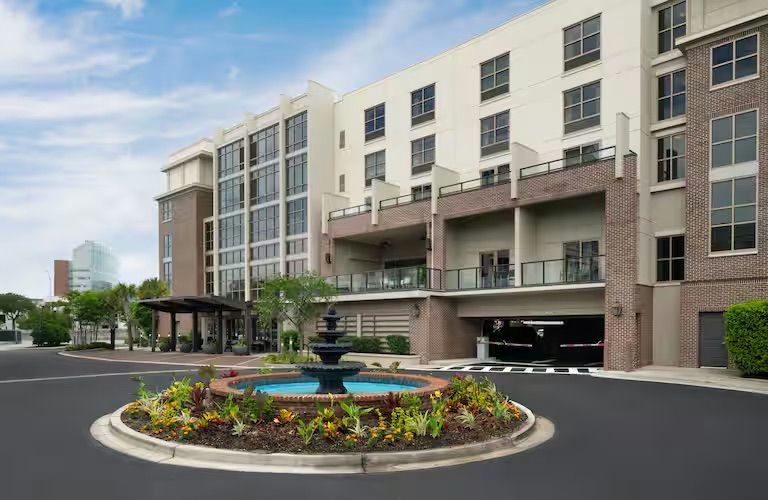 Charleston Escape: 1-Night Hotel Stay - Image 9