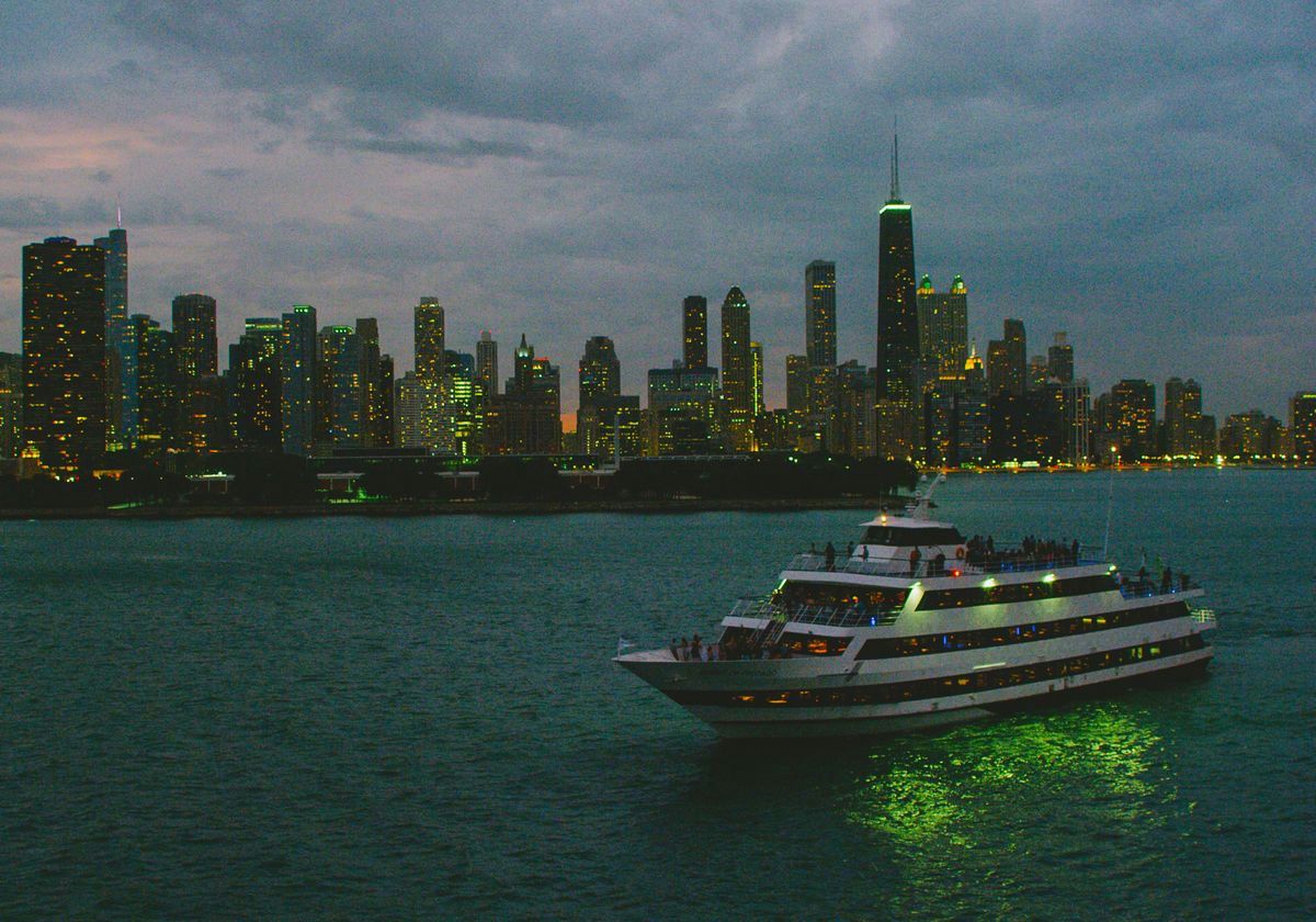 Chicago Fireworks Signature Dinner Cruise - Image 3