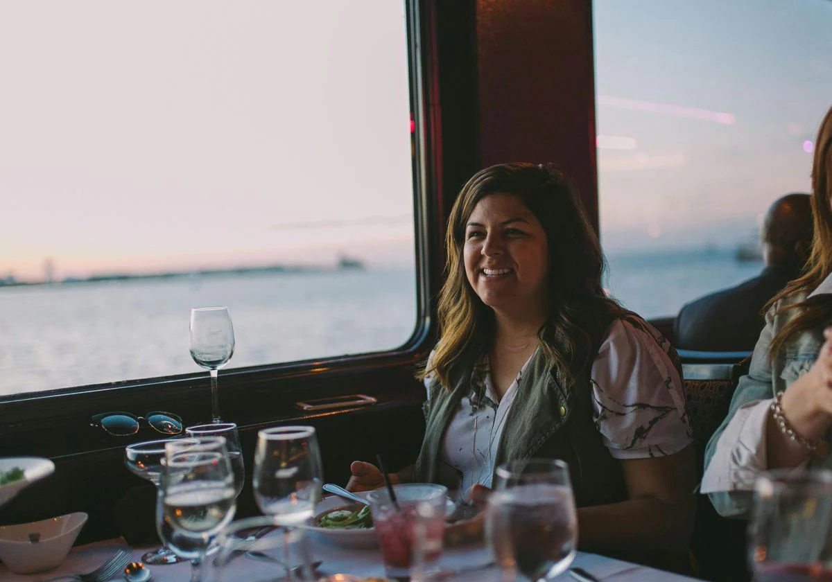 Chicago Fireworks Signature Dinner Cruise - Image 5