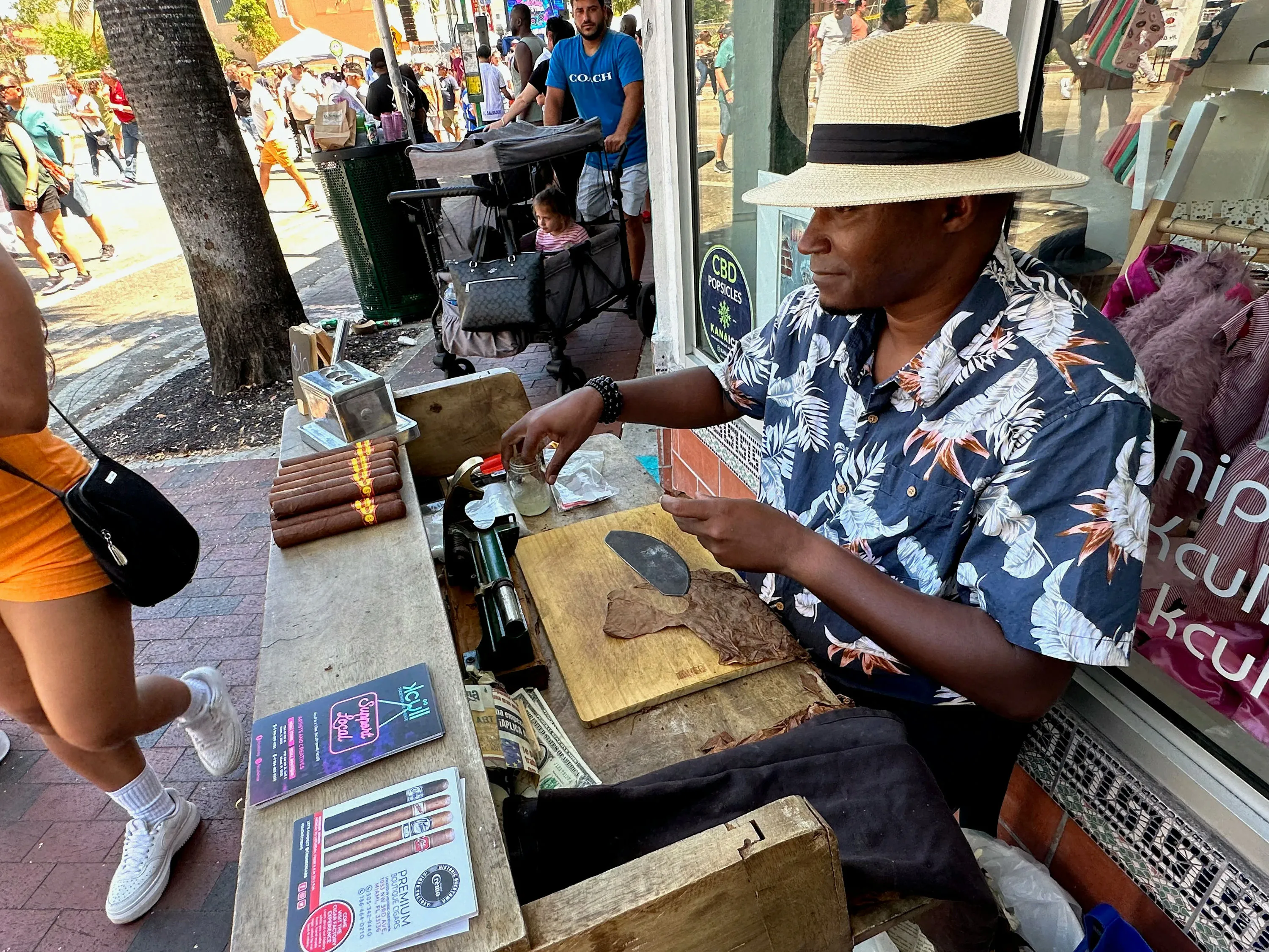 Cigar & Coffee Walking Half-Day Guided Tour in the Little Havana