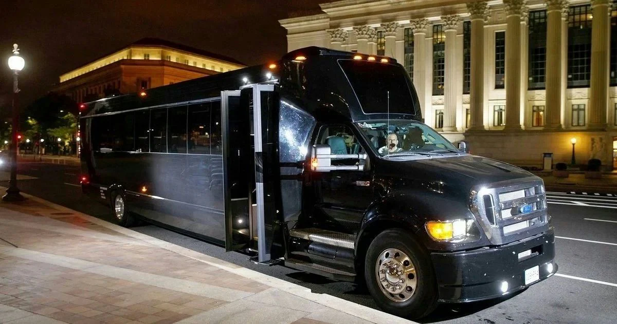 Classic Washington DC at Dusk Evening Bus Tour - Image 3