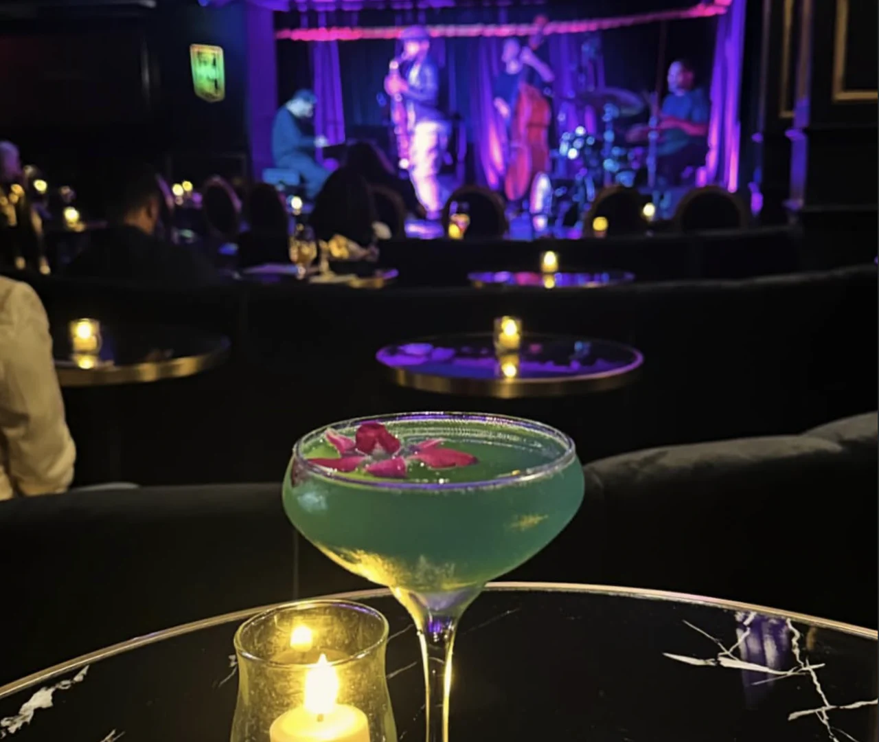 Comedy Show with Dinner & a Tour of Hollywood at Night - Image 4