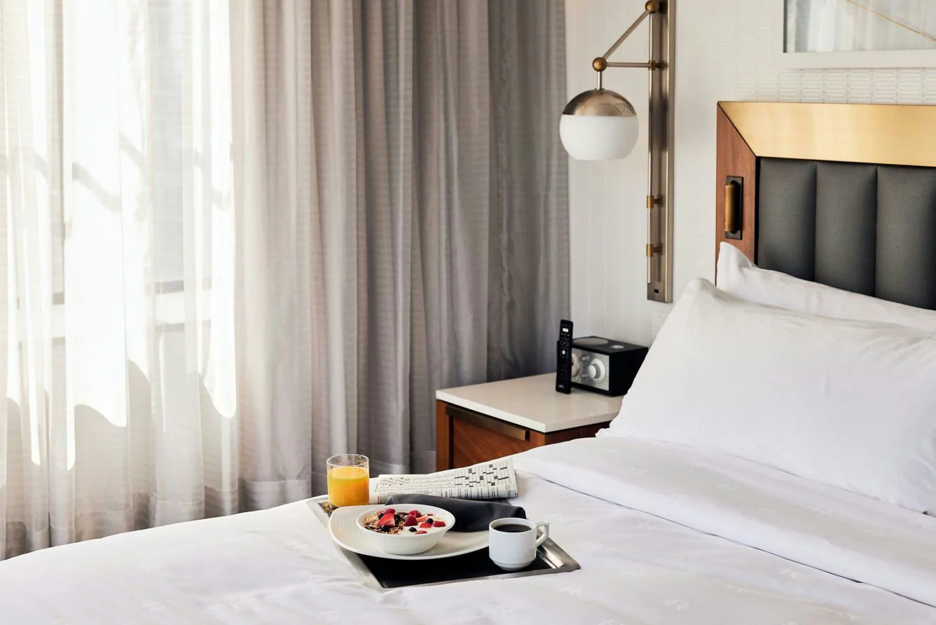 Cozy Midwest Retreat: One-Night Hotel Experience - Image 2