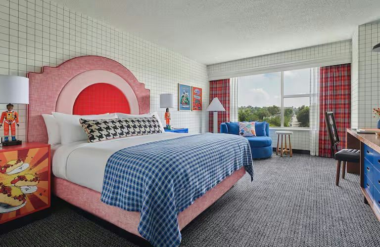 Cozy Midwest Retreat: One-Night Hotel Experience - Image 4