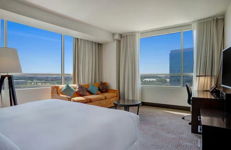Dallas Dream: One-Night Hotel Experience - Image 12