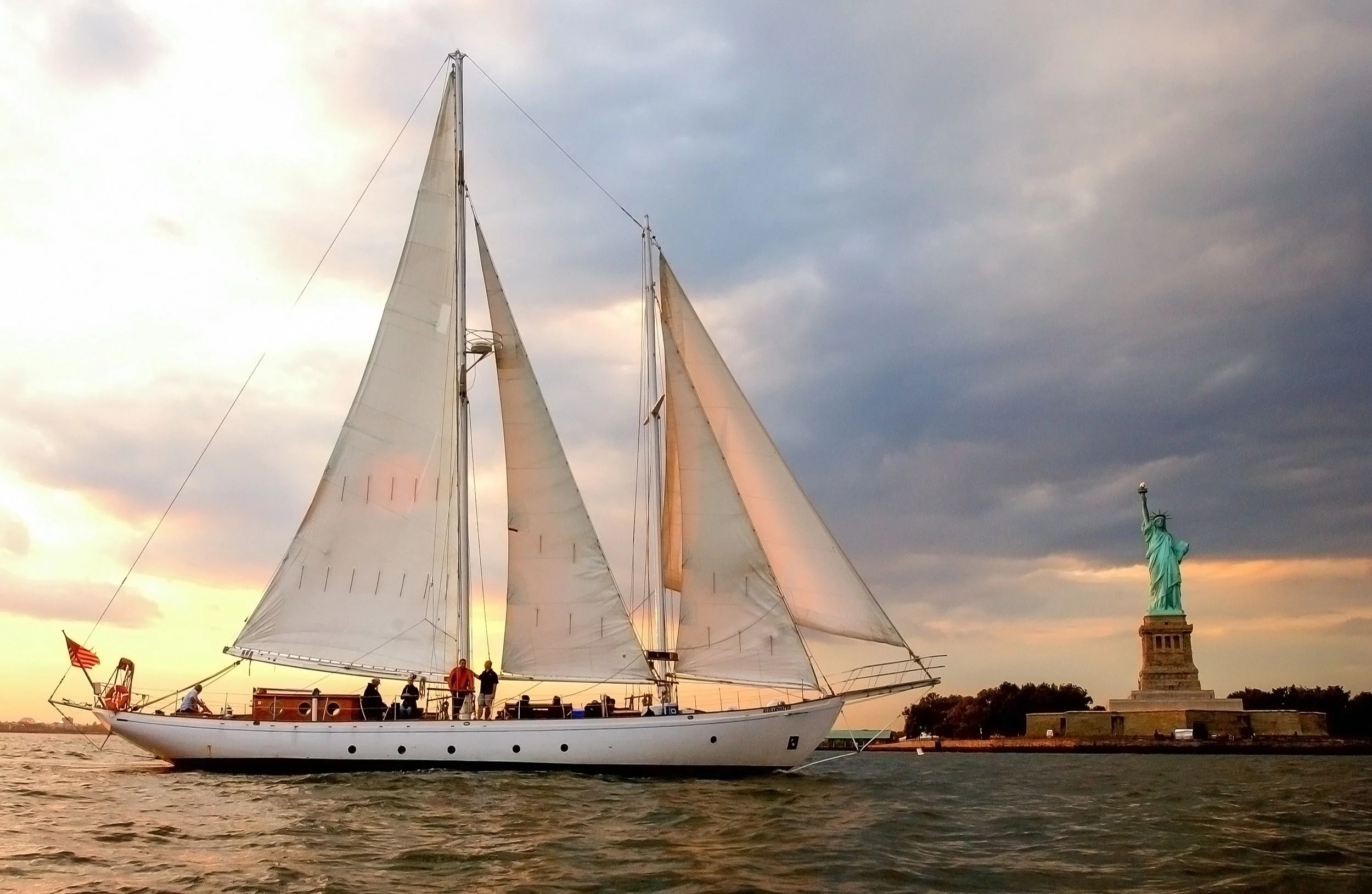 Manhattan Skyline Day Sail - Image 4