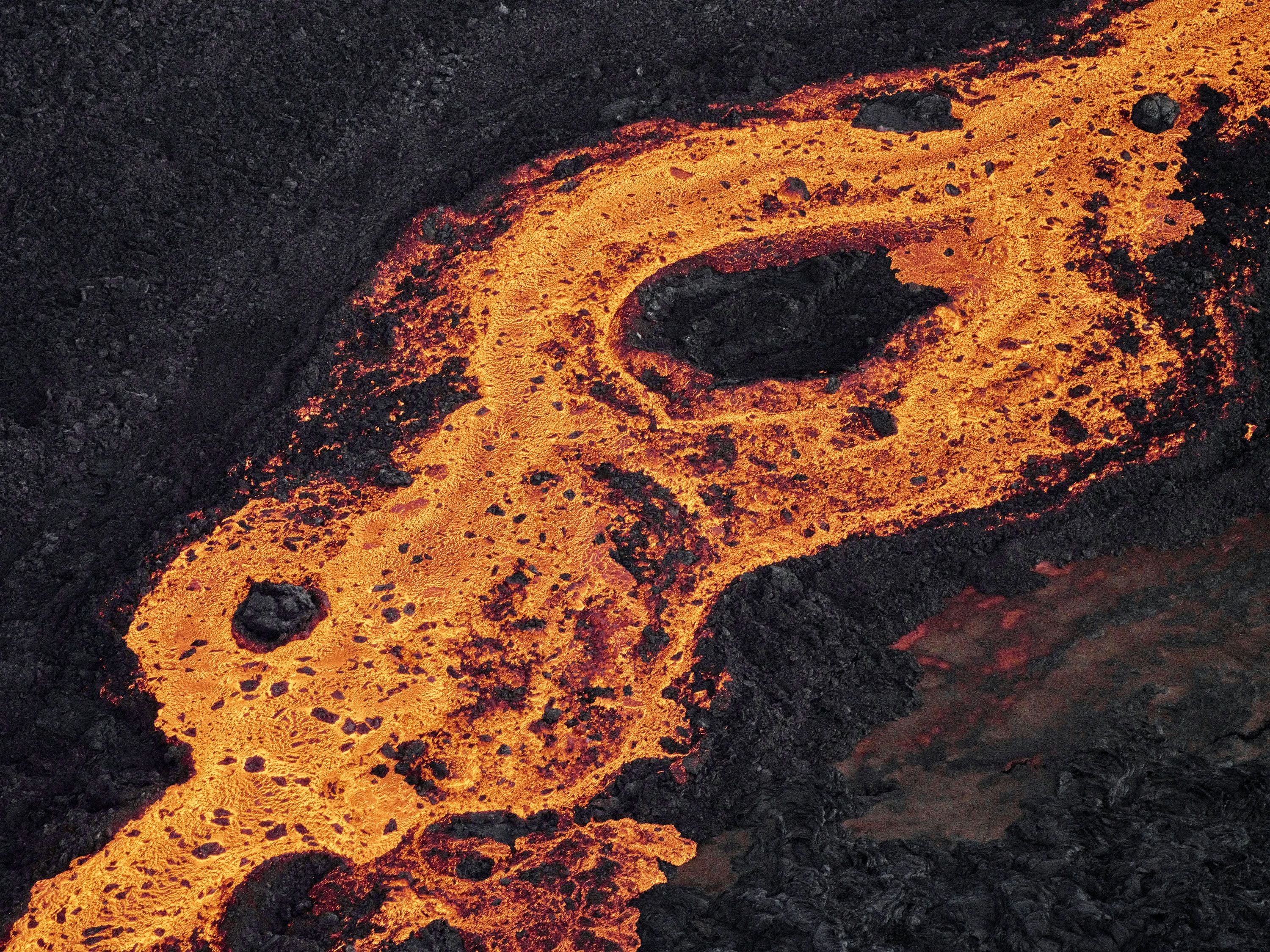 Doors off or on Kilauea Volcano Eruption Helicopter Tour - Image 12