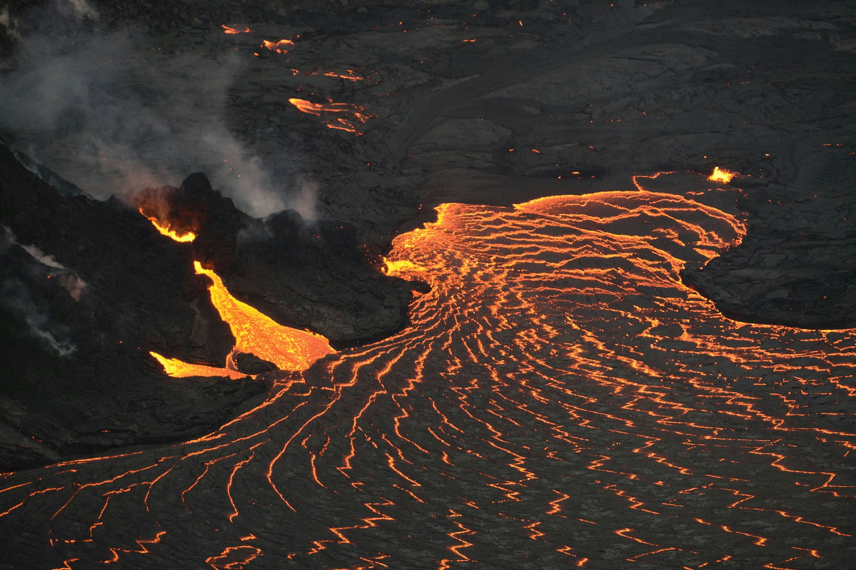 Doors off or on Kilauea Volcano Eruption Helicopter Tour - Image 3