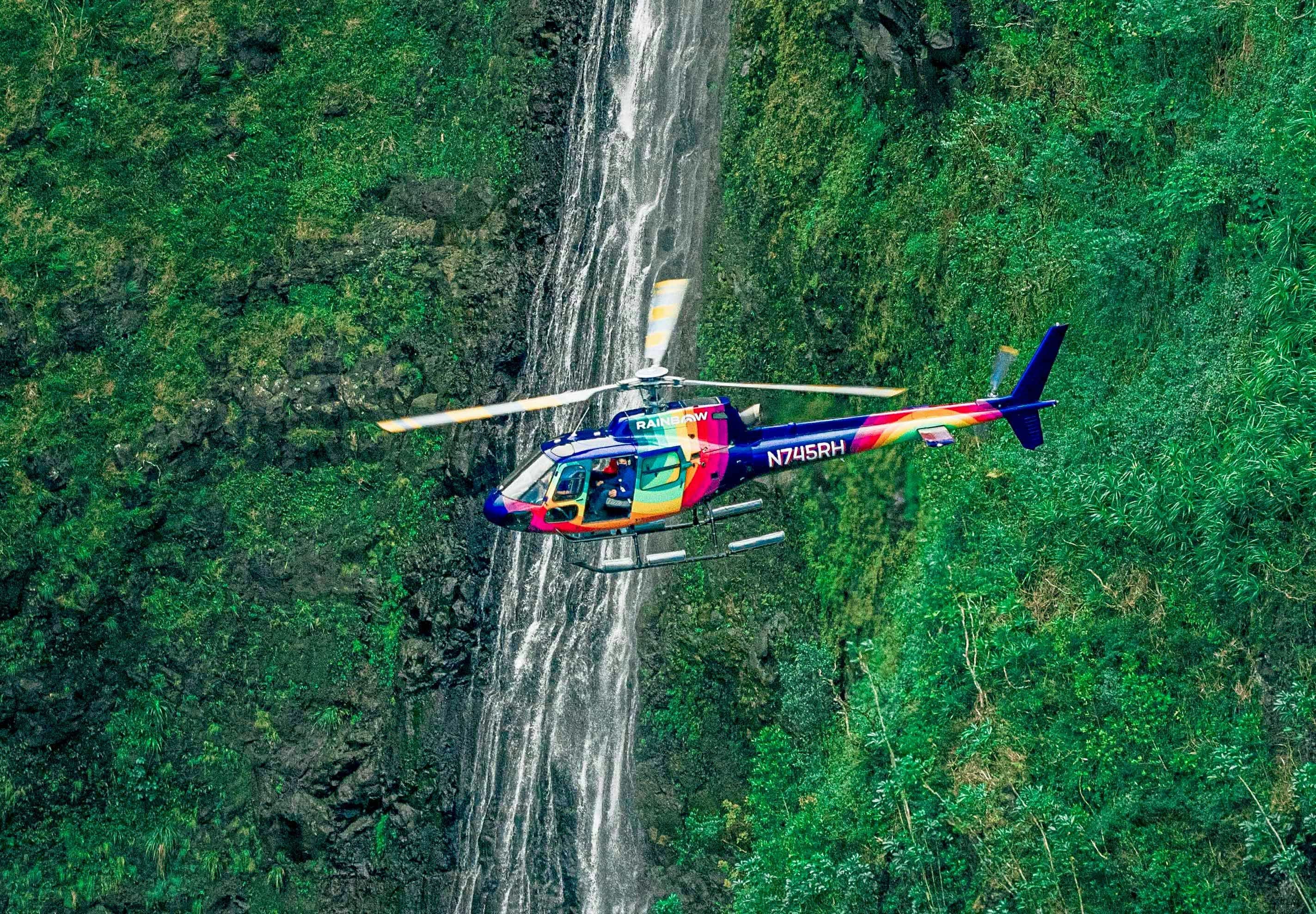 Doors Off Royal Crown of Oahu Helicopter Tour - Image 4