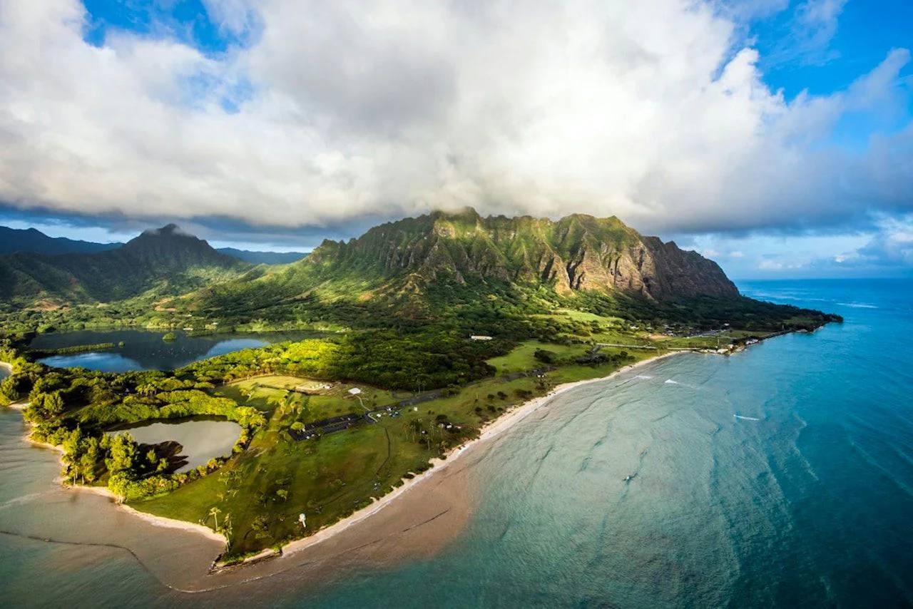 Doors Off Royal Crown of Oahu Helicopter Tour - Image 5