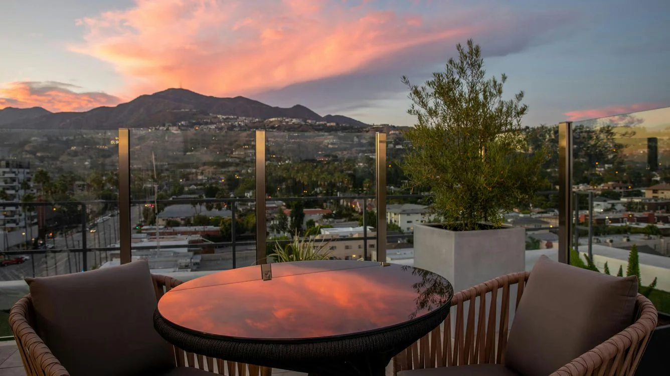 Dreamy LA Getaway: 1-Night Hotel Experience - Image 10