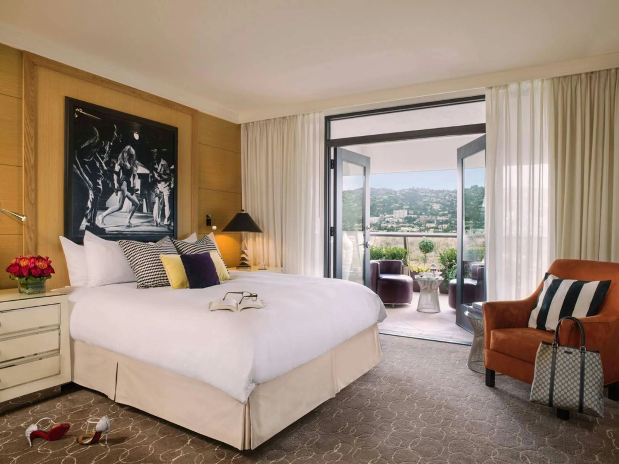 Dreamy LA Getaway: 1-Night Hotel Experience - Image 13