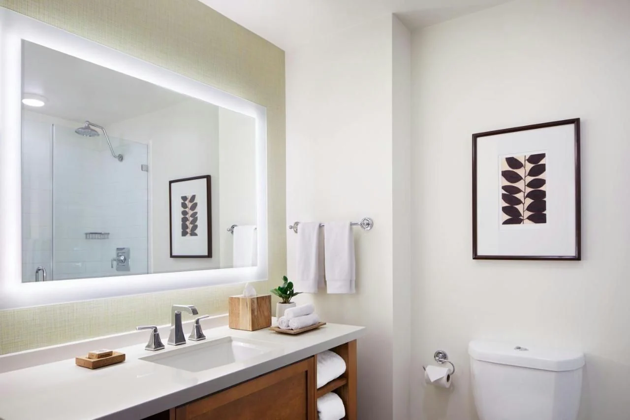Dreamy LA Getaway: 1-Night Hotel Experience - Image 14
