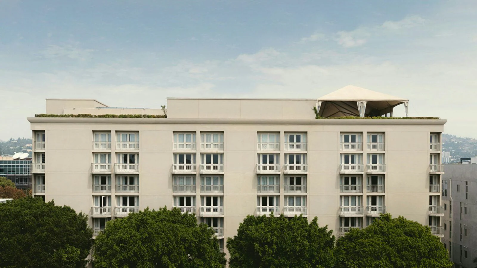 Escape to LA Luxury: 1-Night Getaway - Image 12