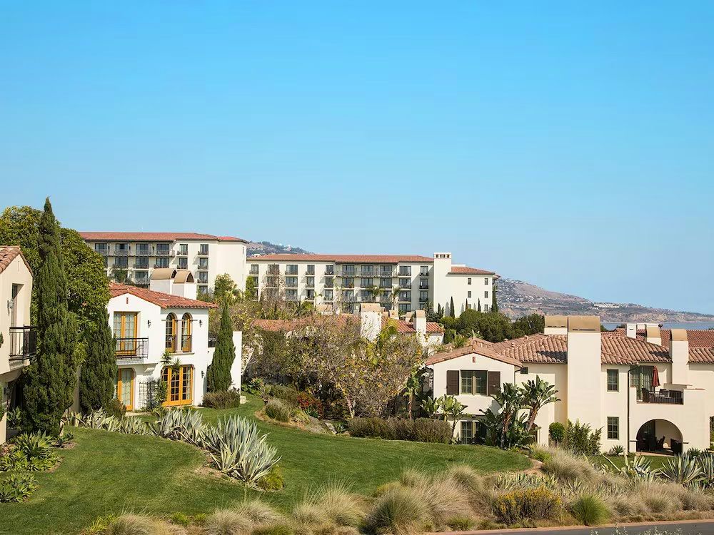 Escape to LA Luxury: 1-Night Getaway - Image 9