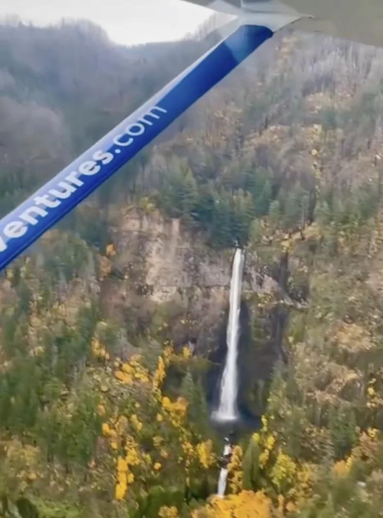 Experience Multnomah via Plane - Image 5