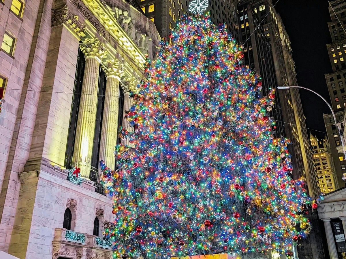 Festive NYC Holidays Lights Luxury Bus Tour