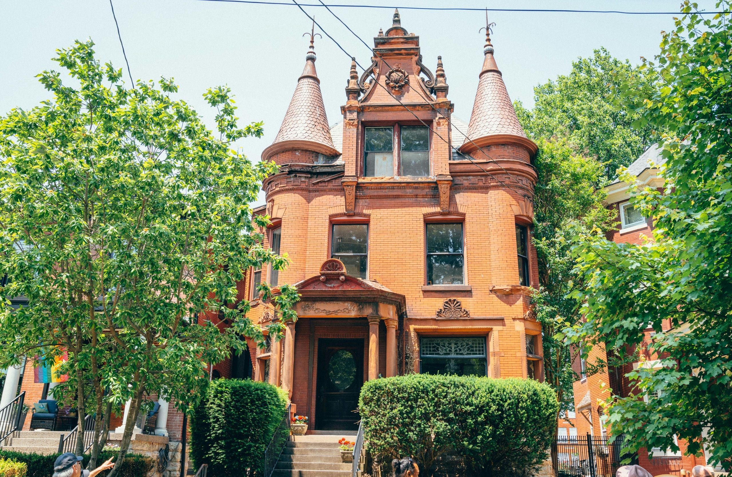 Historic Charm Tour: Food, History and Architecture in Victorian Highlands - Image 7