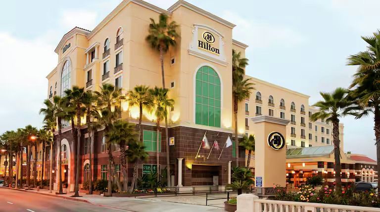 LA Bliss: 1-Night Hotel Experience - Image 8