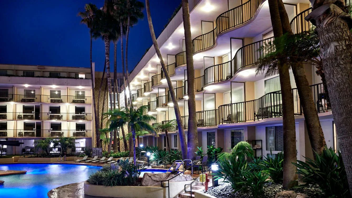 LA Bliss: 2-Night Hotel Experience - Image 3