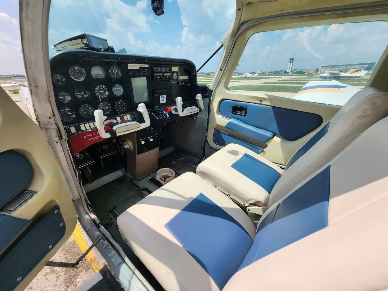Learn to Fly a Plane in Chicago - Downtown Adventure Flight for 2 - Image 3