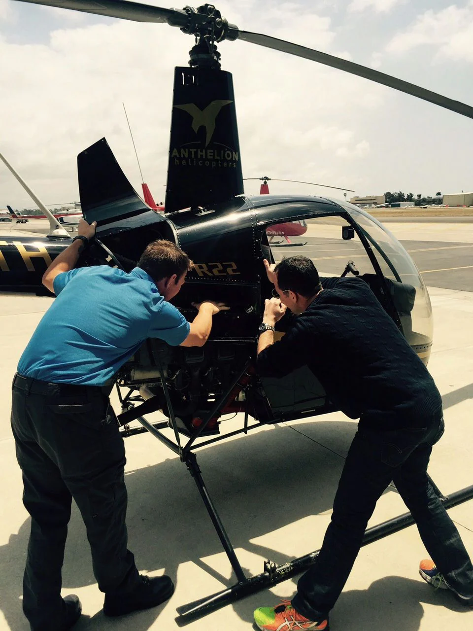 Learn to Fly an R22 Helicopter in Los Angeles - Image 3