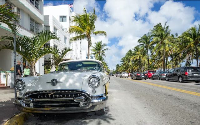 Miami Beach Art Deco Exploration Game - Image 5