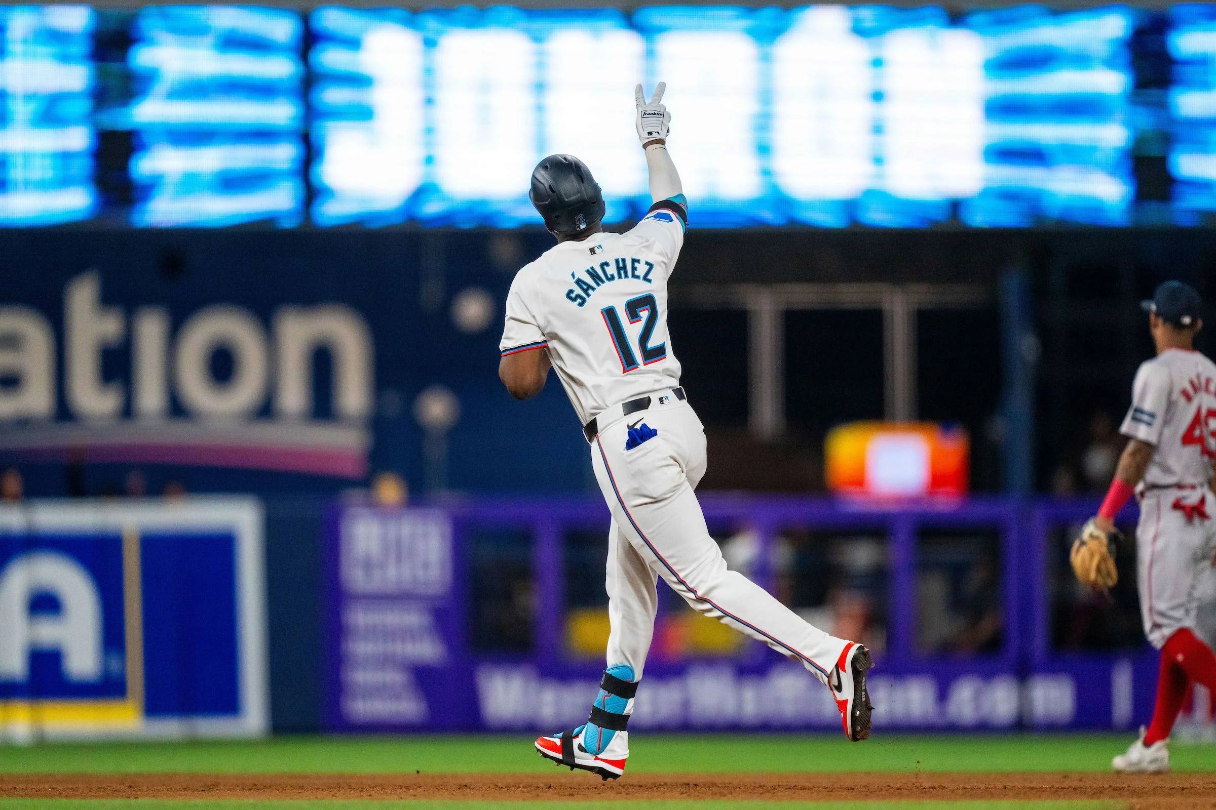 Miami Marlins Baseline VIP All-Inclusive Tickets - Image 2