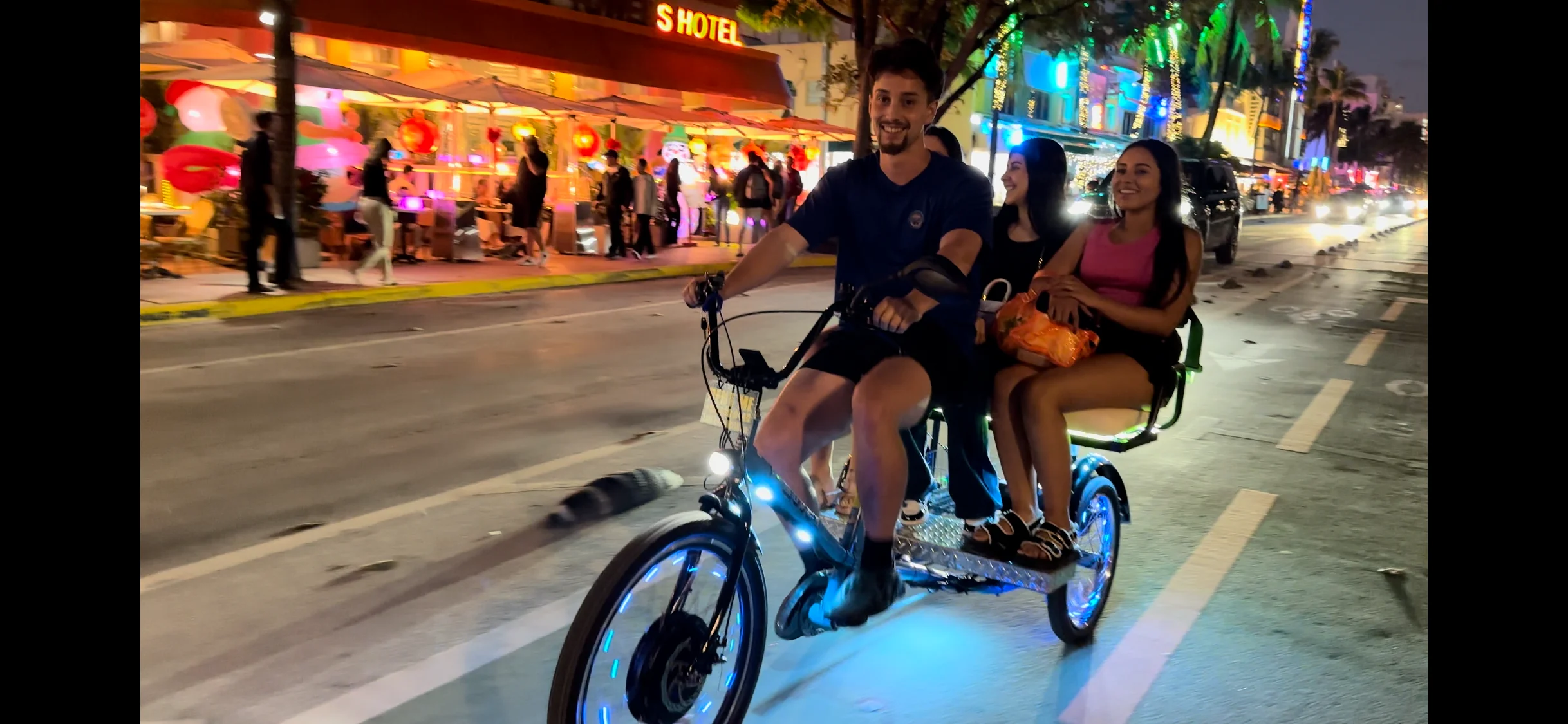 Miami Private Chariot Tour at Night For 2 - Image 2