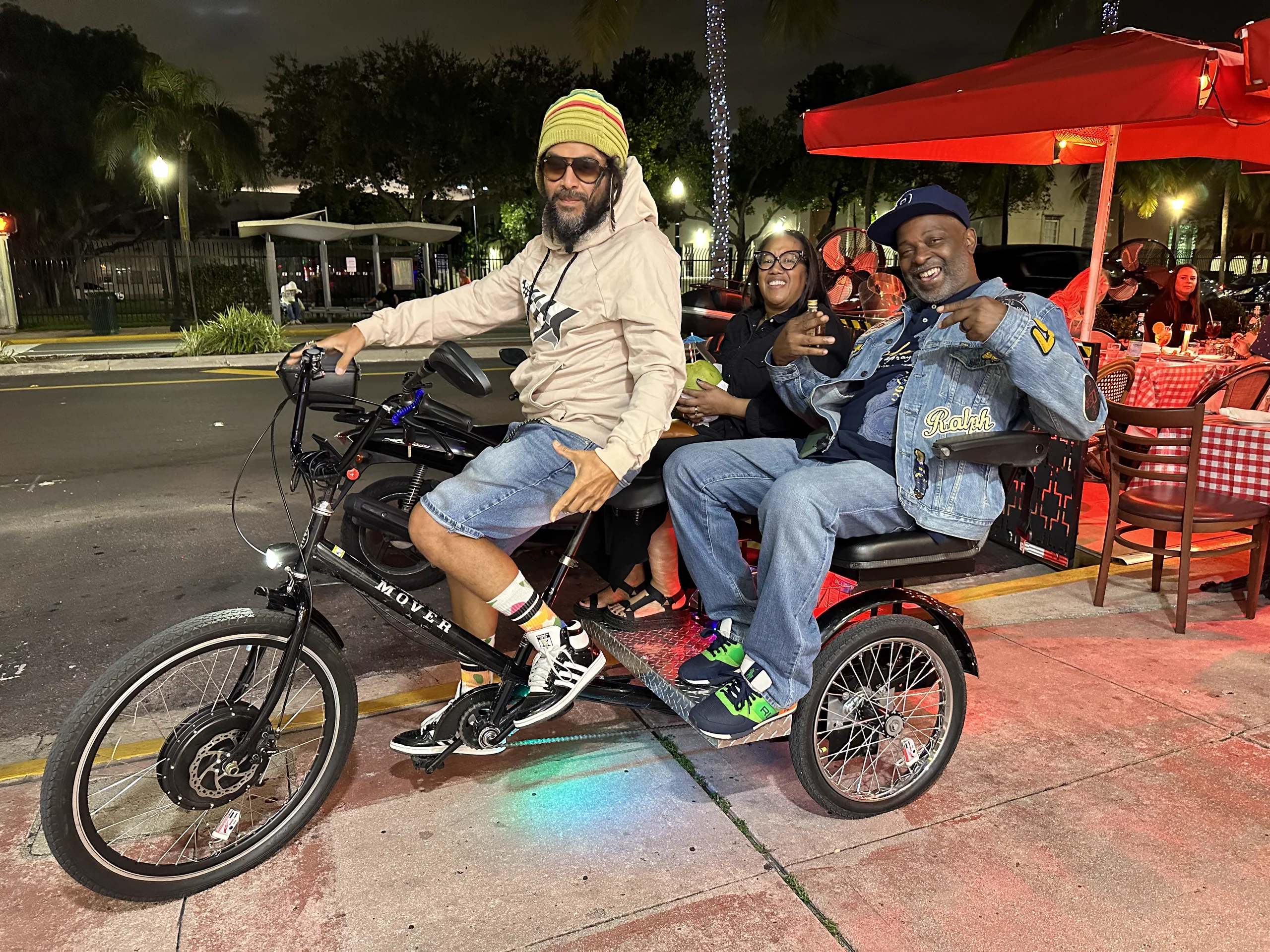 Miami Private Chariot Tour at Night For 2 - Image 4
