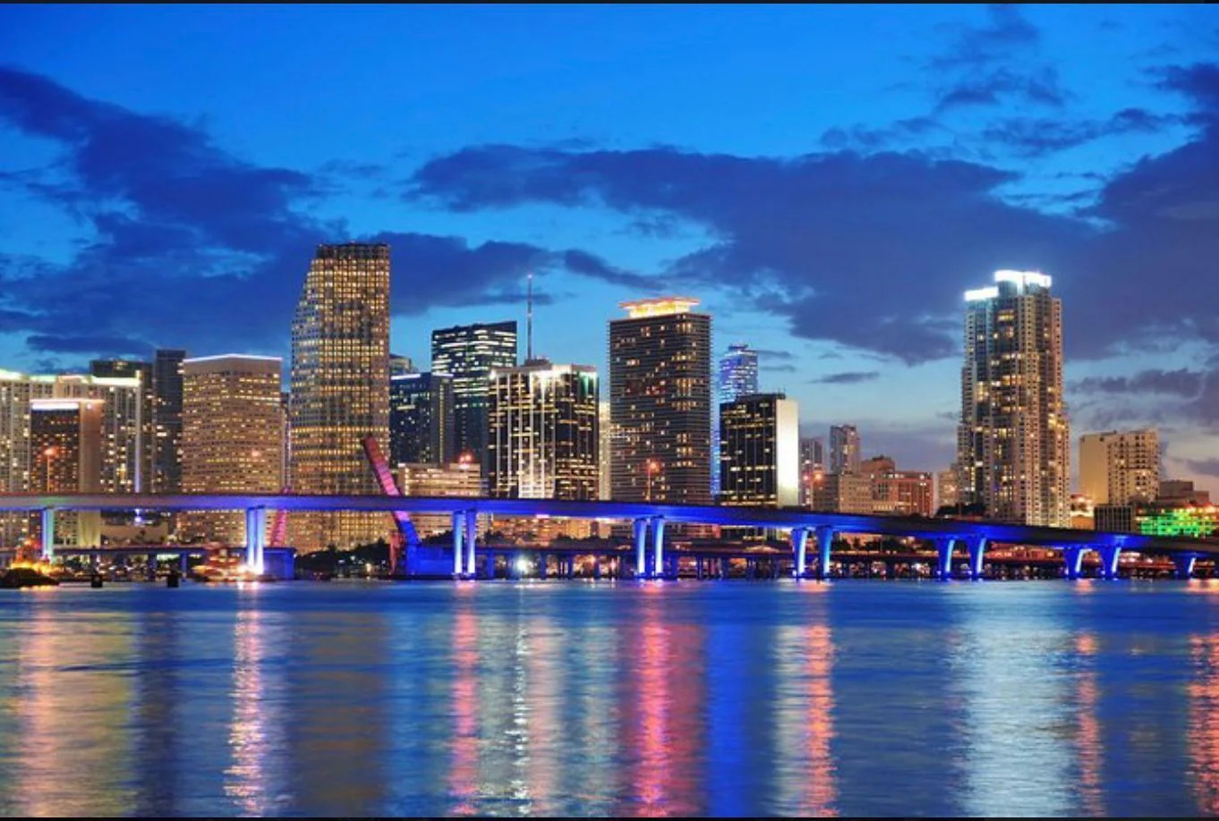 Romantic Miami Sunset Champagne Cruise for Two - Image 6