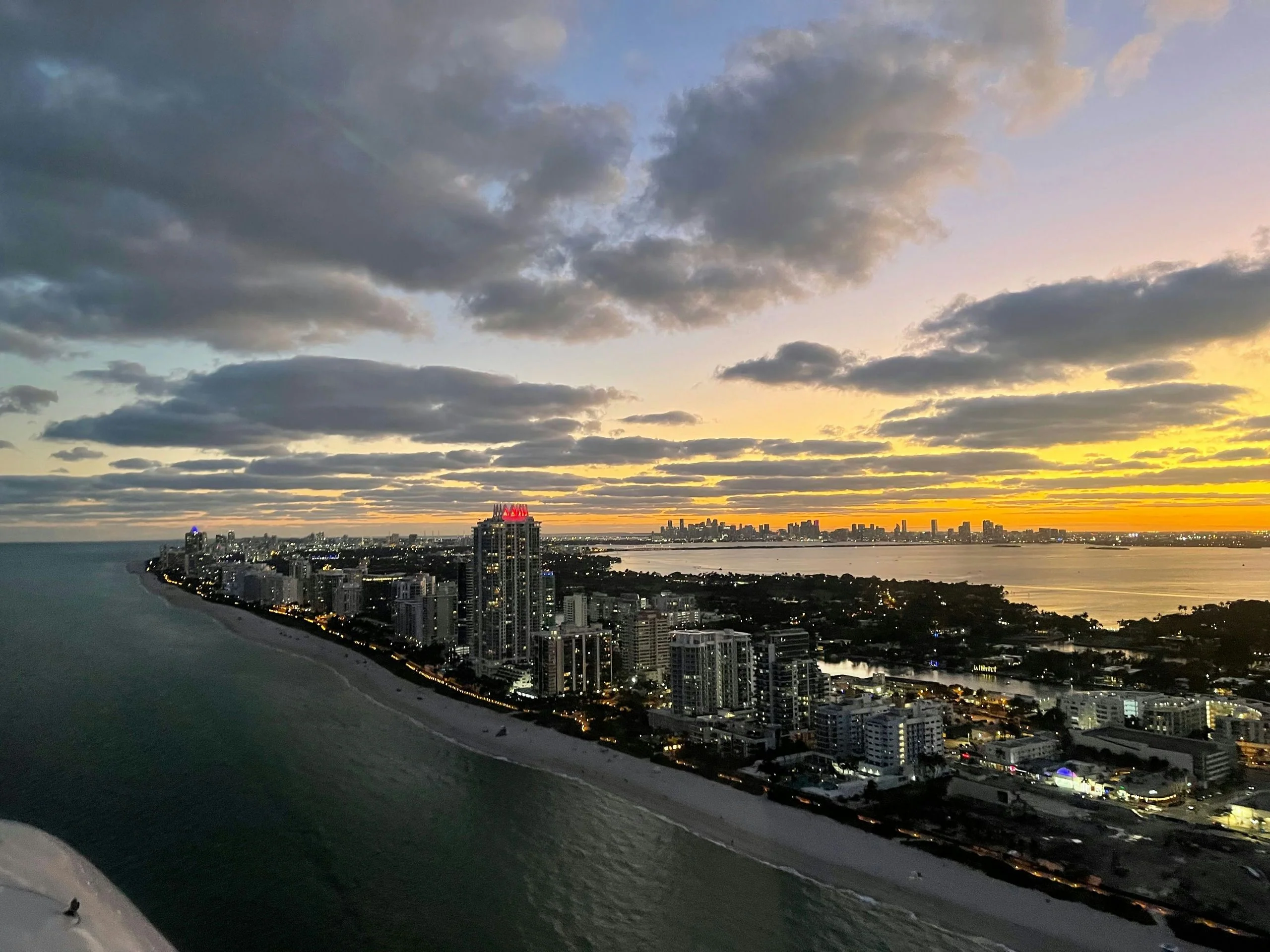 Miami Sunset Private Airplane Tour with Champagne - Image 4