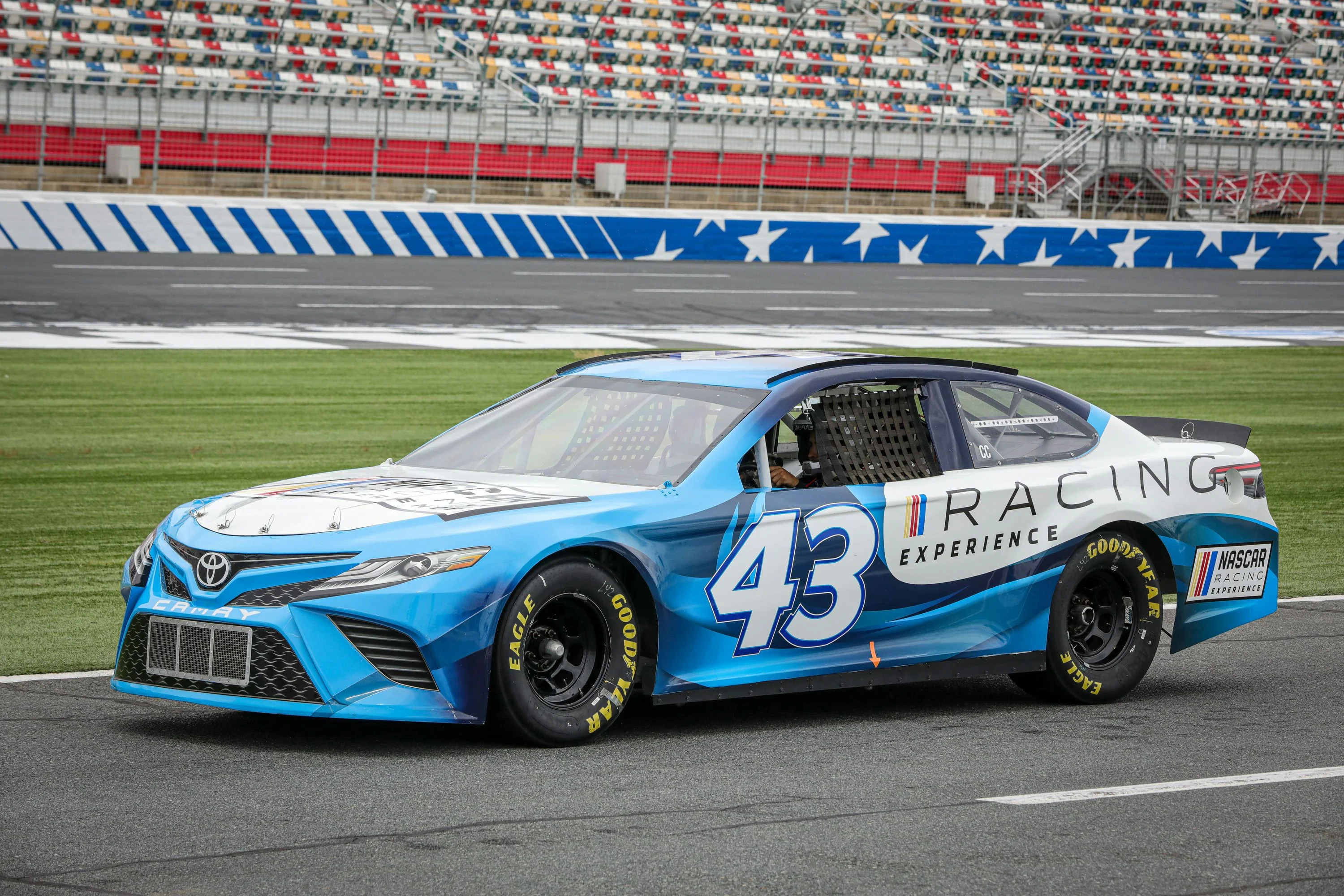 NASCAR Racing Experience with Gift Box - Image 5