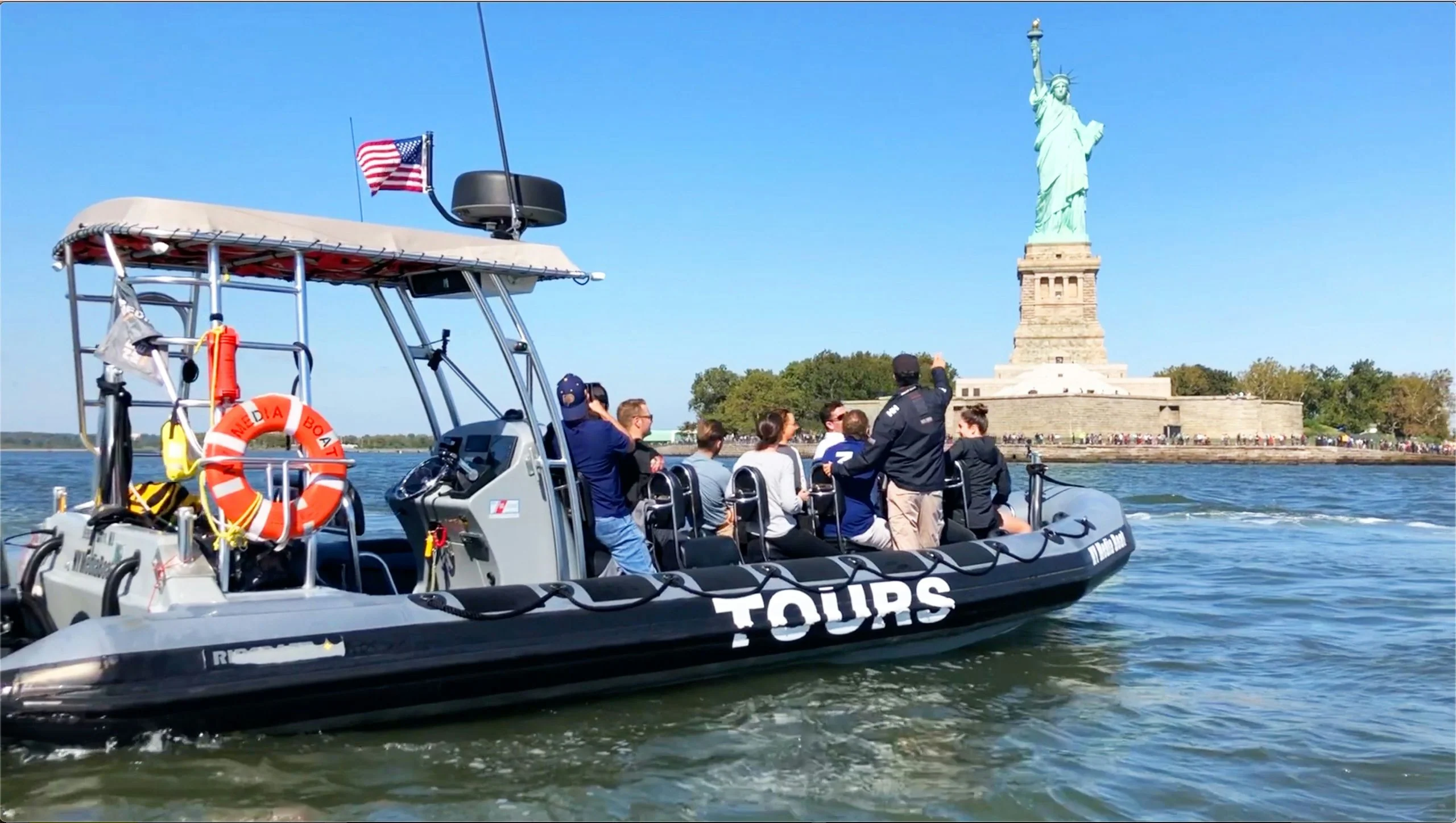 New York Harbor Private Speedboat Tour - Image 3