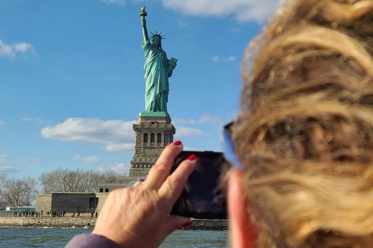NYC Holiday Cruise with Santa Claus - Image 2