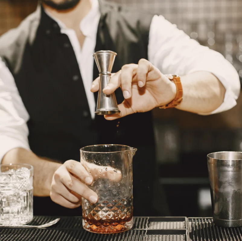 NYC Essential Seasonal Mixology Class in Midtown - Image 5