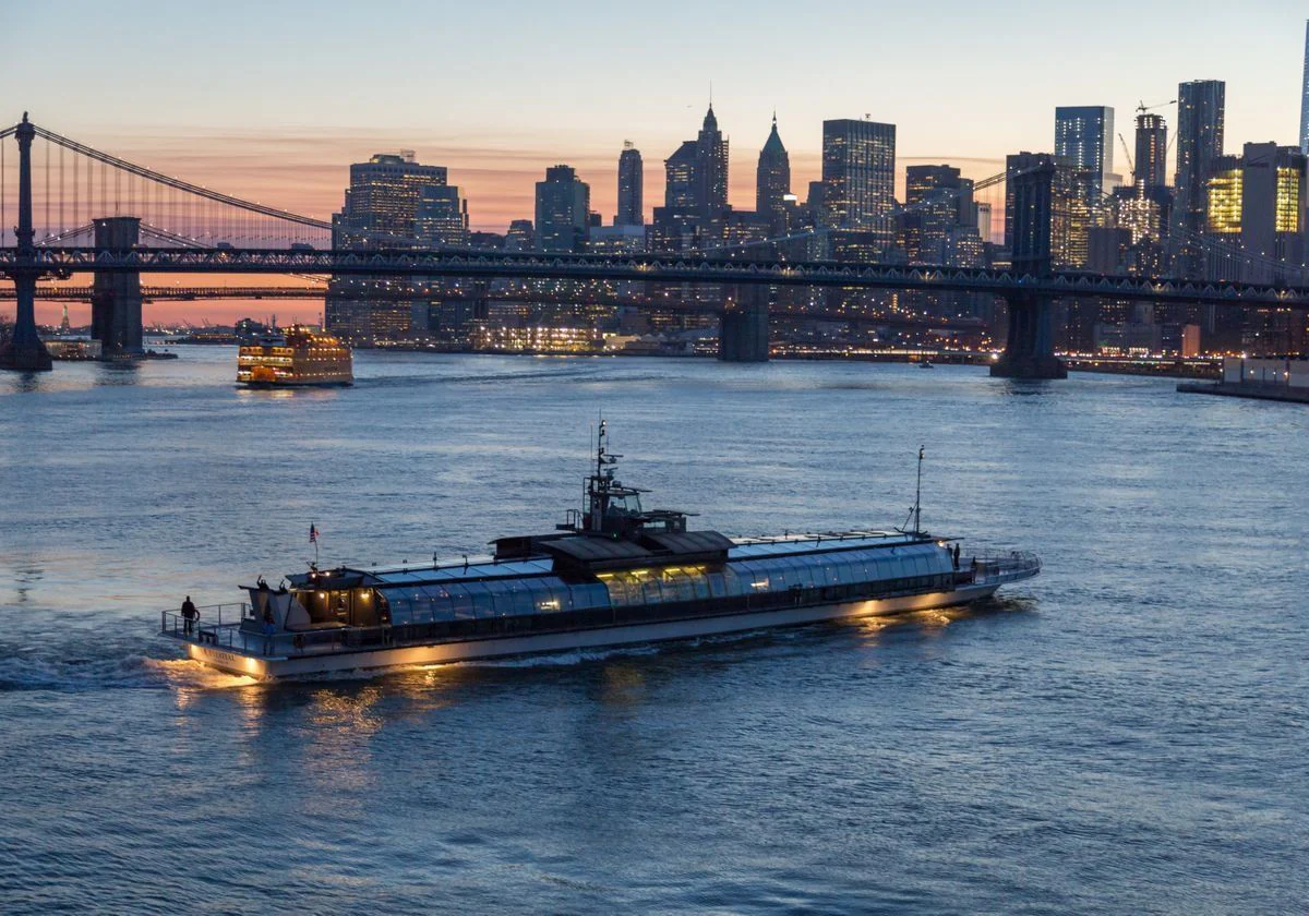 Saturday NYC Romantic Bateaux Premier Dinner Cruise for 2 - Image 3