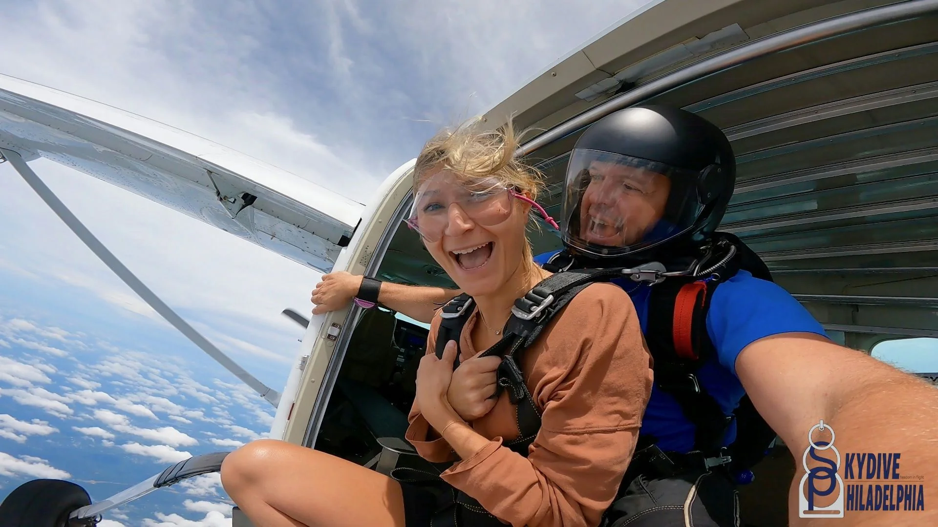 Philadelphia Tandem Skydiving Experience - Image 4