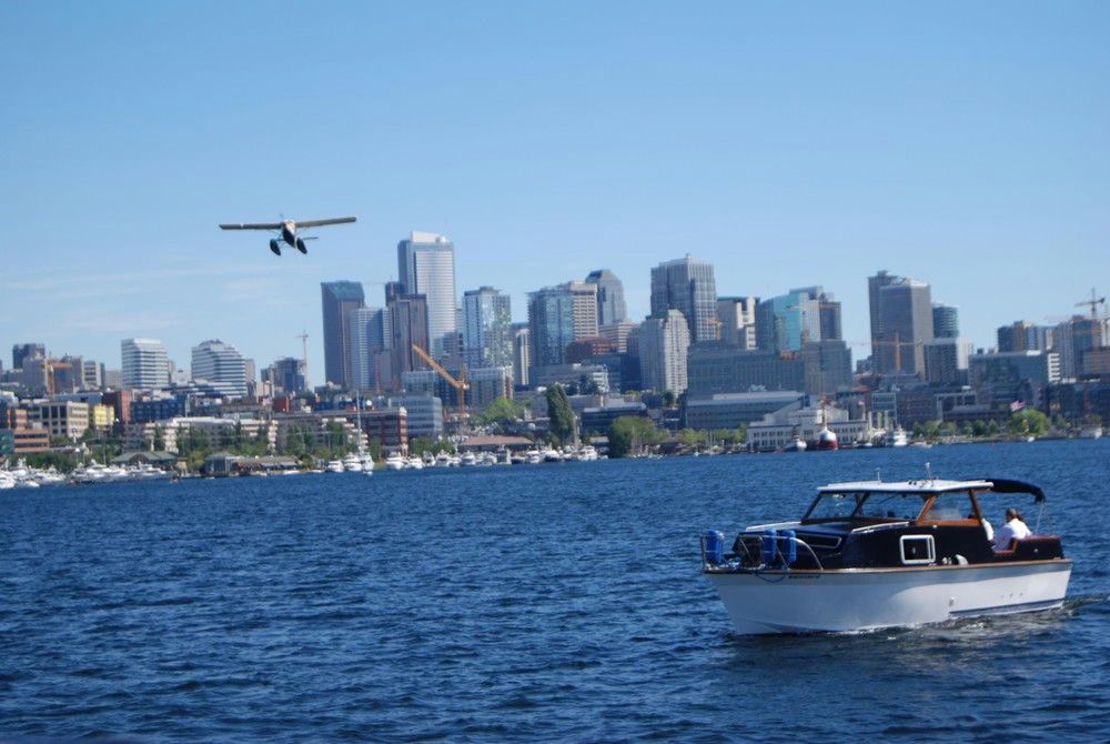 Private 2 Hour Sightseeing Cocktail Cruise on Lake Union - Image 4