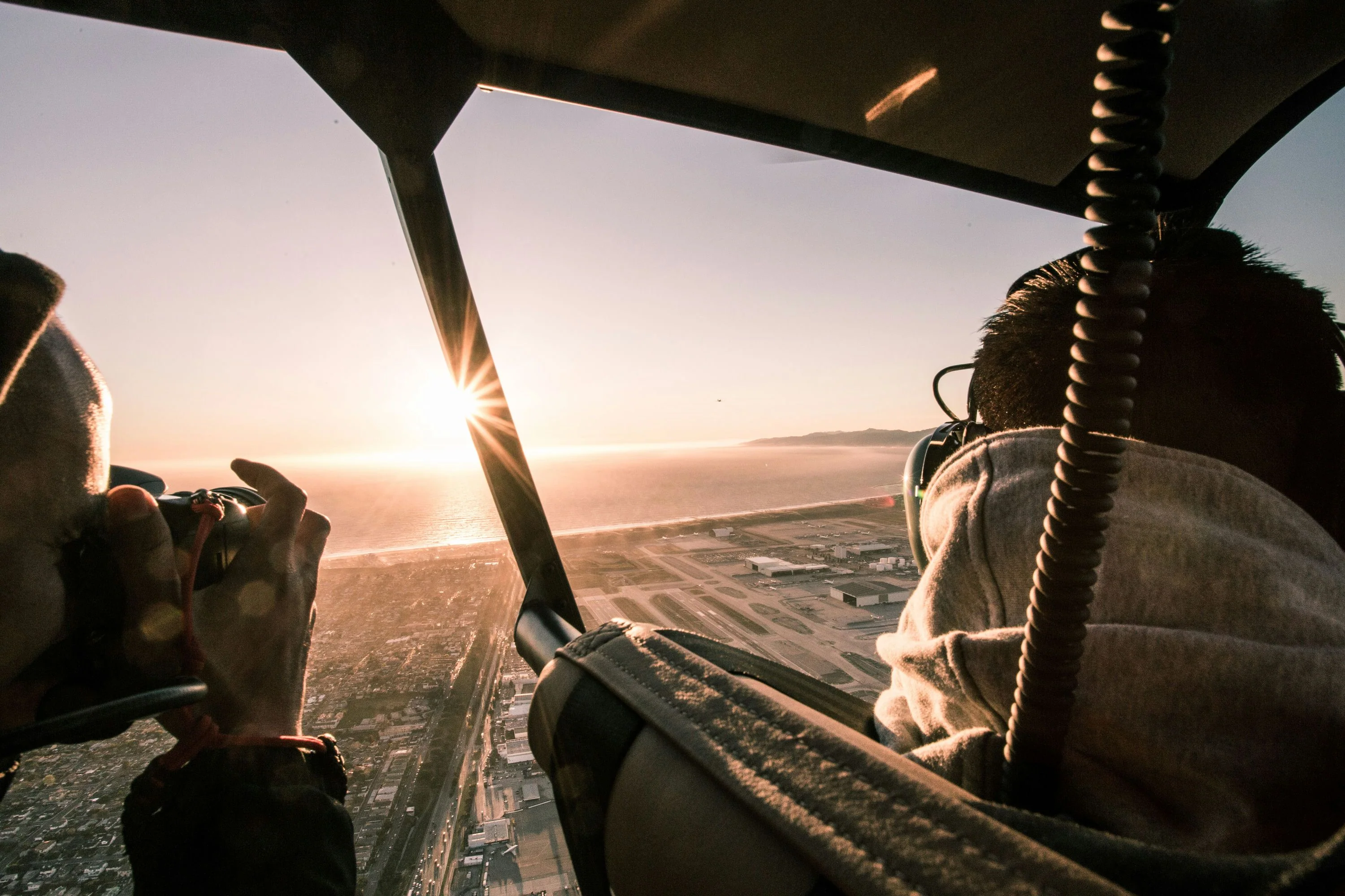 Private Doors-Off Aerial Photography Tour in R22 Helicopter - Image 2