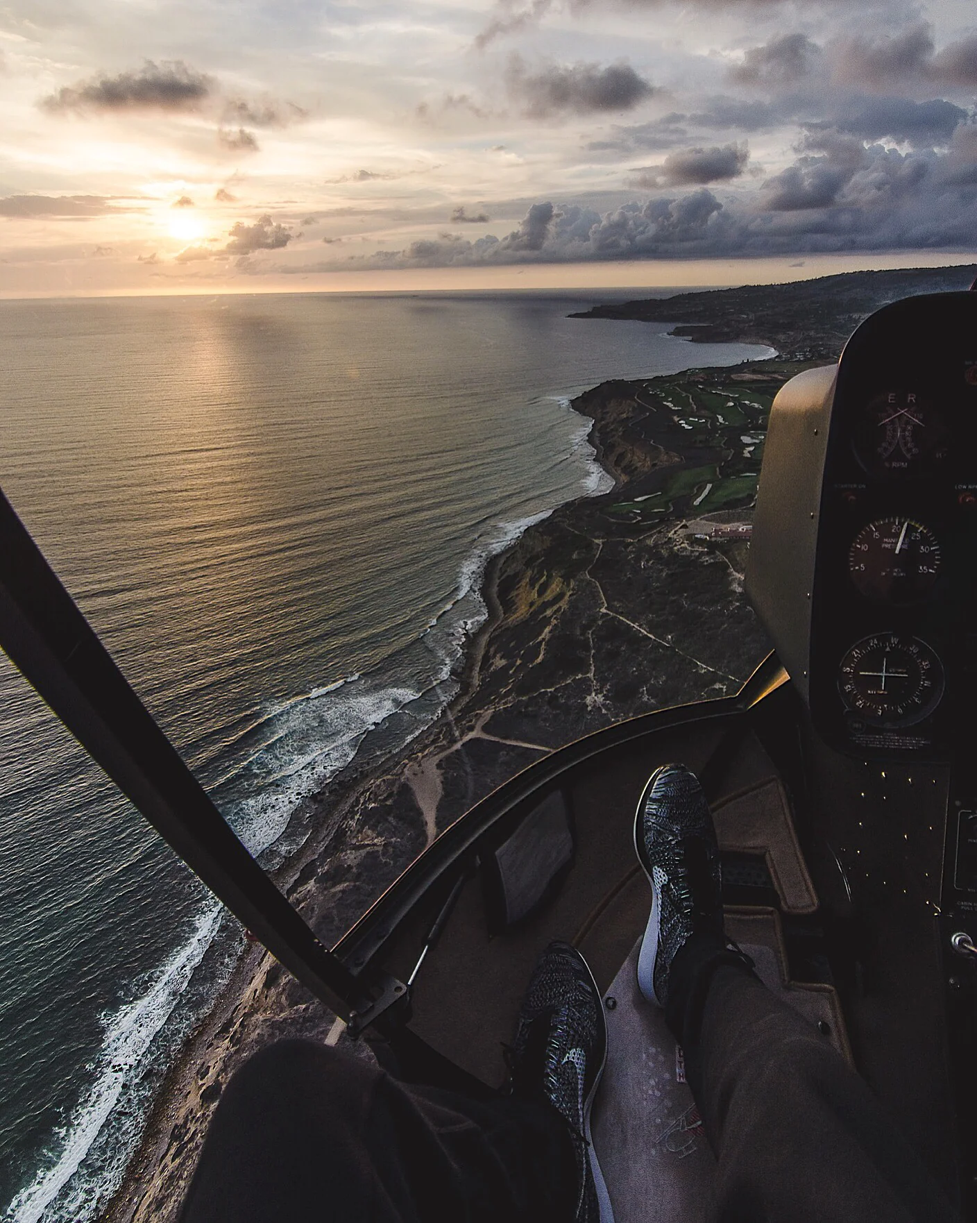 Private Doors-Off Aerial Photography Tour in R22 Helicopter - Image 3