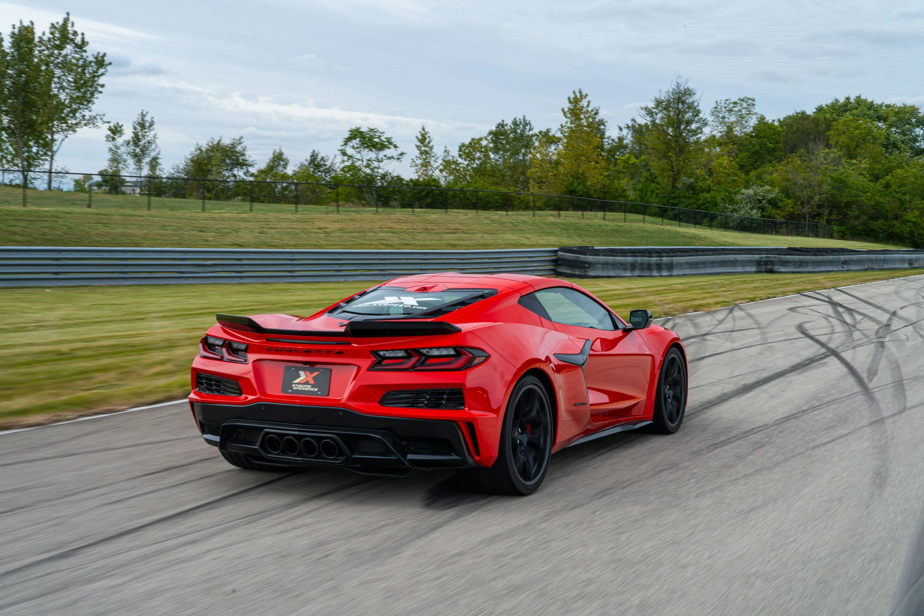Race a Chevrolet Corvette C8 Z06 near Cleveland - Image 4