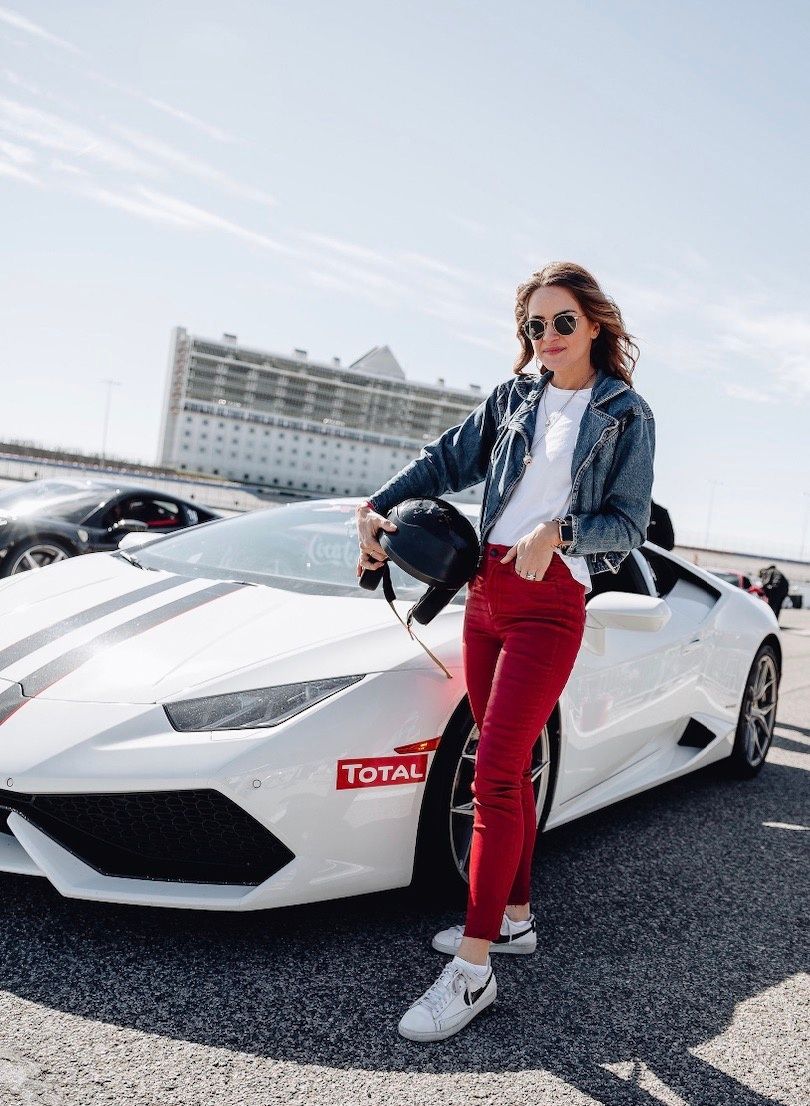 Race a Lamborghini - Thompson Speedway - Image 2