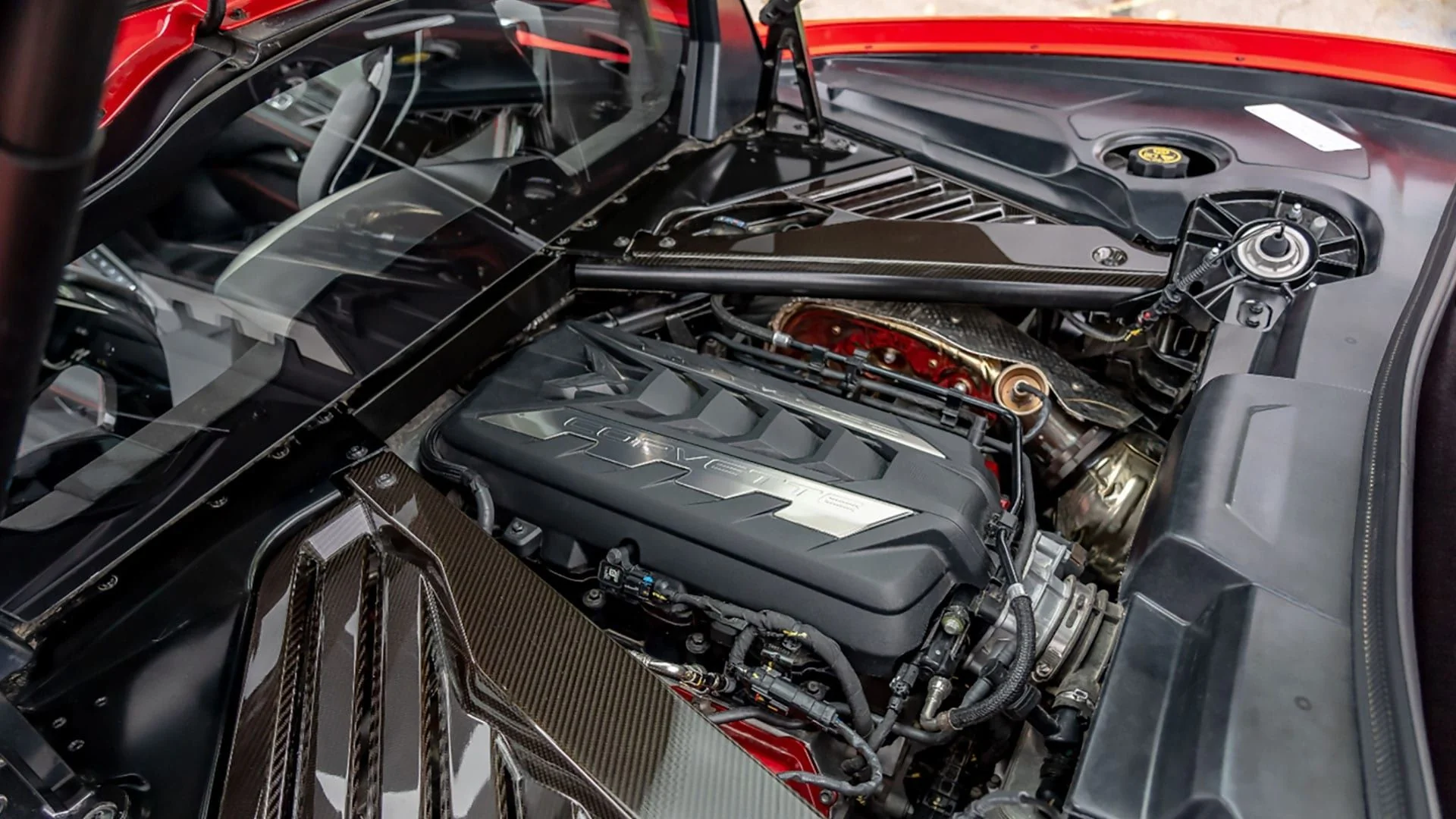 Race a Chevrolet Corvette C8 Z06 - Suika Circuit - Image 3