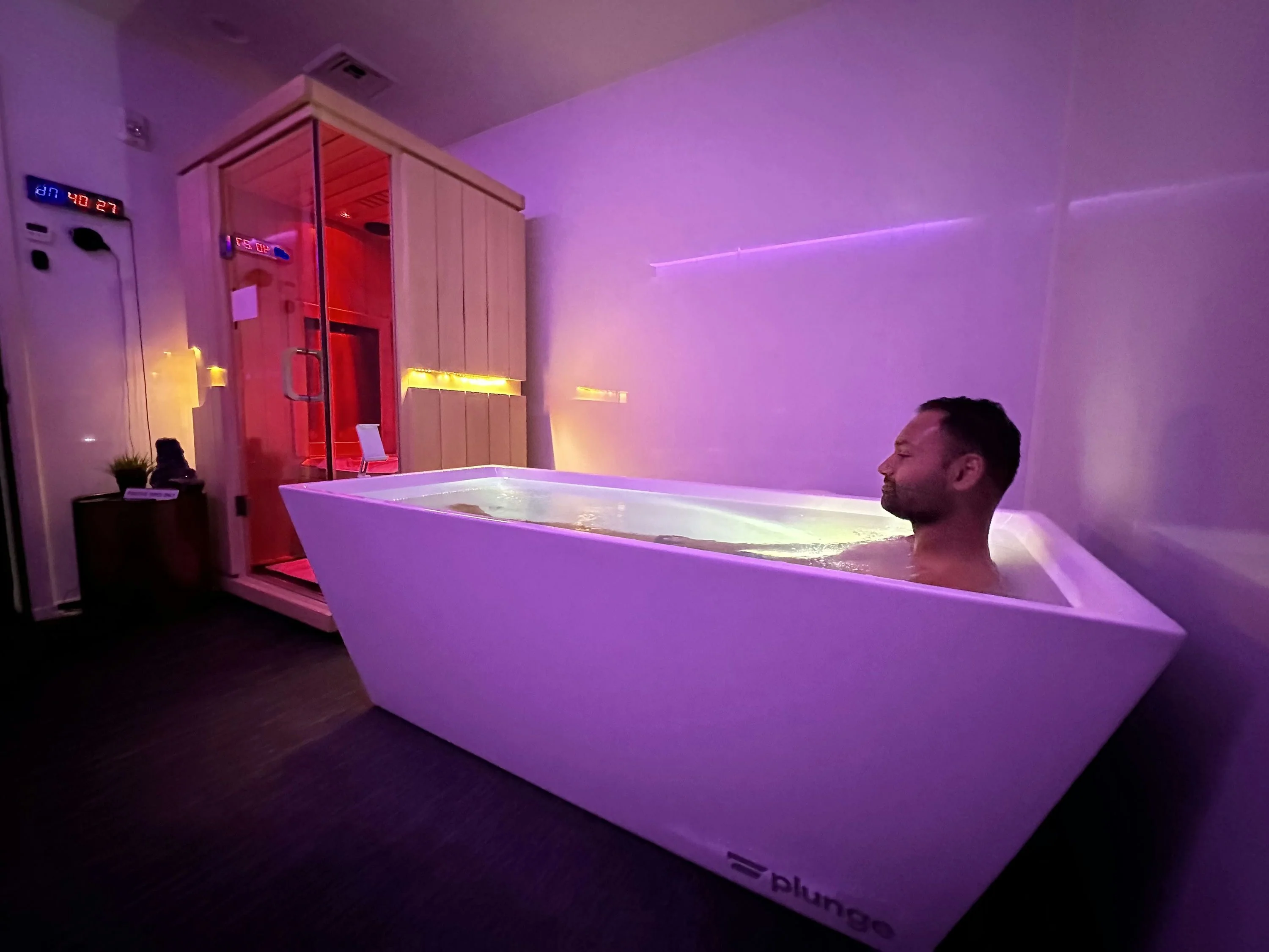Reinvigorating Sauna and Cold Plunge Session