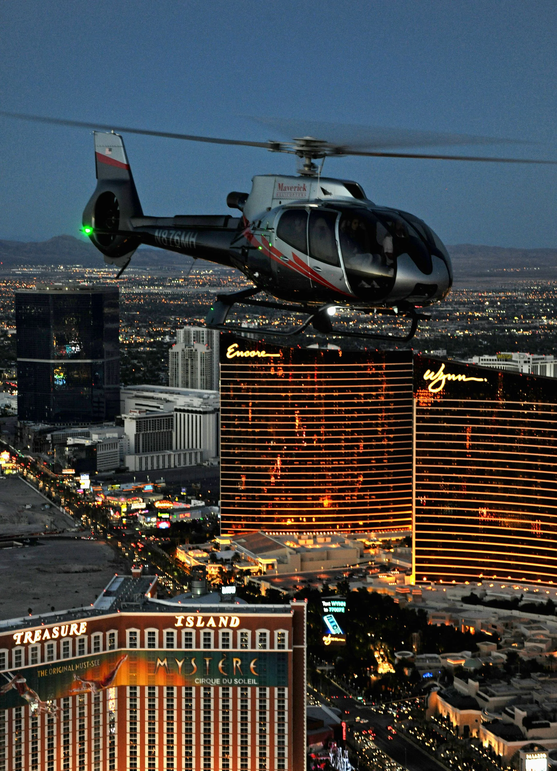Romantic VIP Dining & Helicopter Experience - Image 7